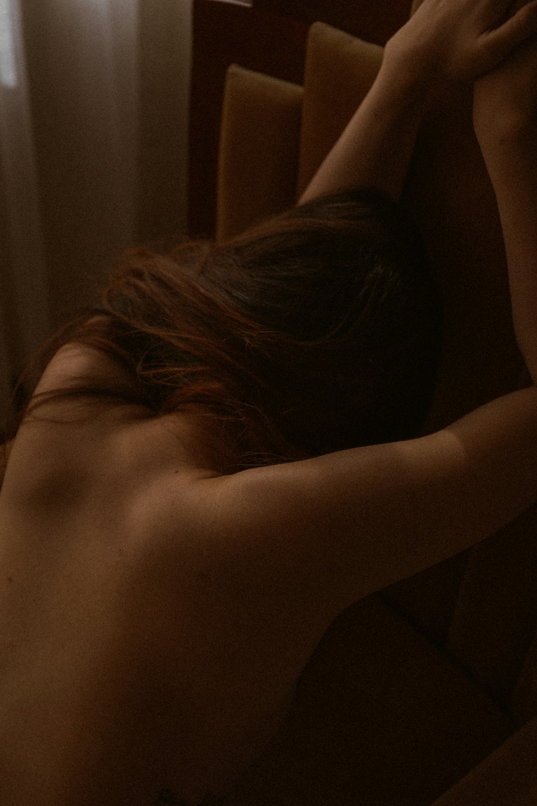 topless-woman-leaning-forward-on-brown-surface-4siyenhu4u